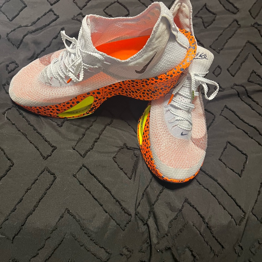 Nike Men's White and Orange Athletic Shoes